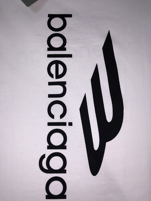 ブランドTシャツ着用イメージ